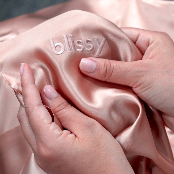 Blissy Queen Rose Gold 100% Mulberry Silk Pillowcase - Picture 5 of 5